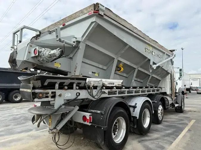 2013 Mack GU813