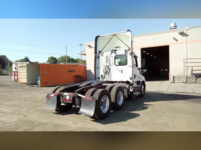 2020 Freightliner Cascadia 126
