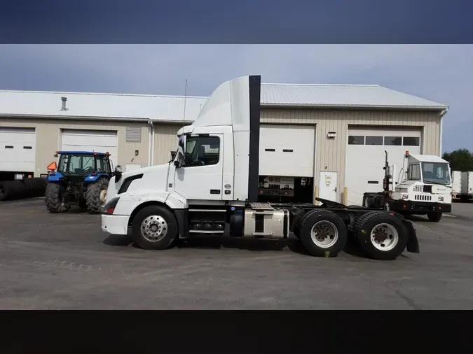 2016 Volvo VNL300