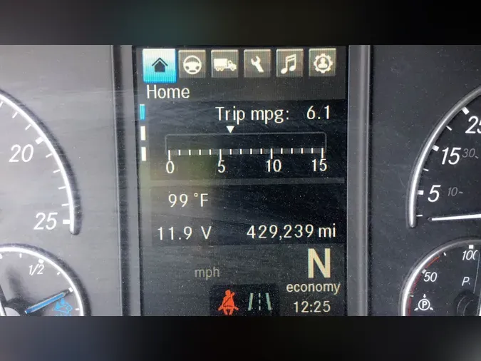 2020 Freightliner Cascadia 126