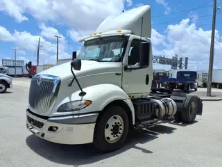2019 NAVISTAR INTERNATIONAL RH613 DAYCAB S/A