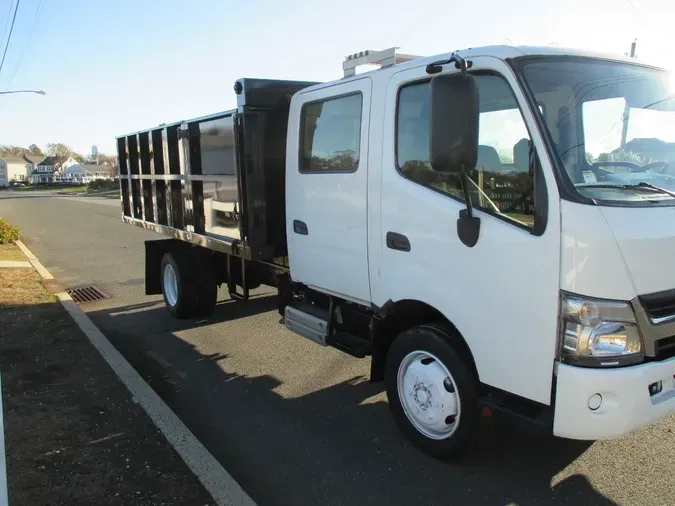 2017 HINO 195 CREW9d9119d485a4964daa52589bee83ef5f