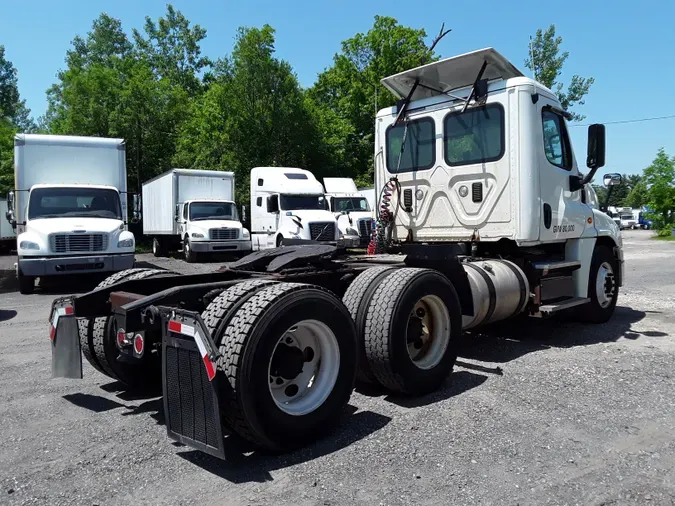 2016 FREIGHTLINER/MERCEDES CASCADIA 125