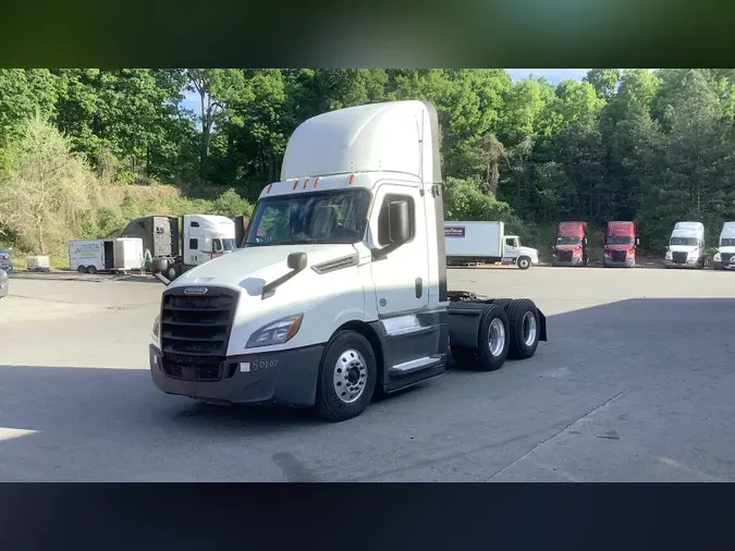 2020 Freightliner Cascadia 126