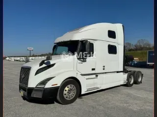 2020 VOLVO VNL64T860