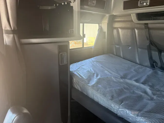 2023 Peterbilt 3899daf390ad4564764191b3ce7b10e237c