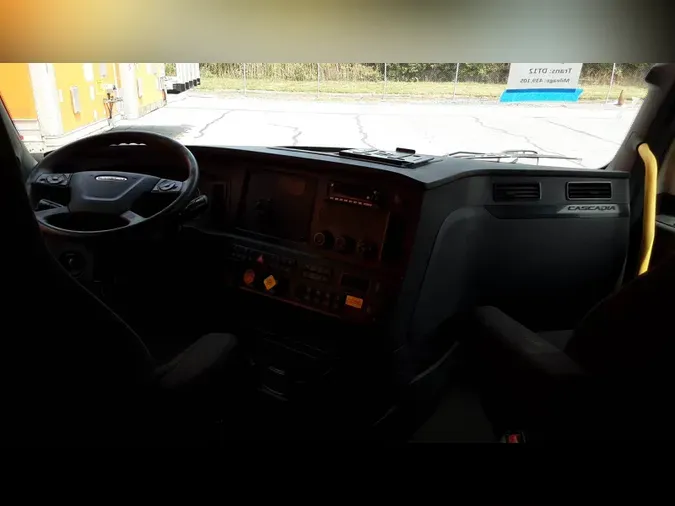 2023 Freightliner Cascadia 126