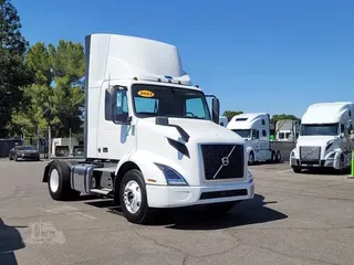 2022 VOLVO VNR42T300