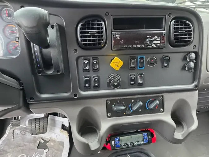 2020 FREIGHTLINER M2 106