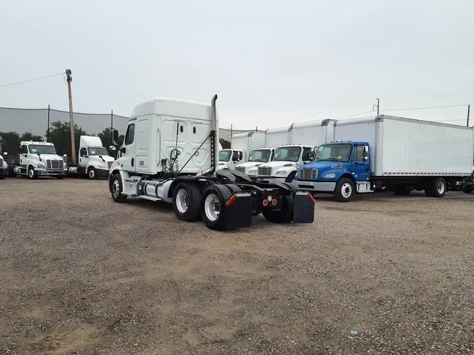 2020 FREIGHTLINER CASCADIA 113