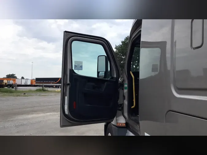 2023 Freightliner Cascadia 126