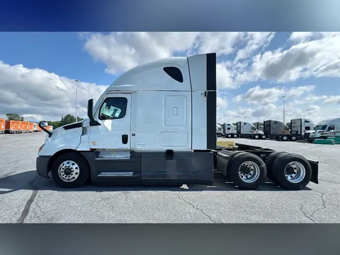 2023 Freightliner Cascadia 126