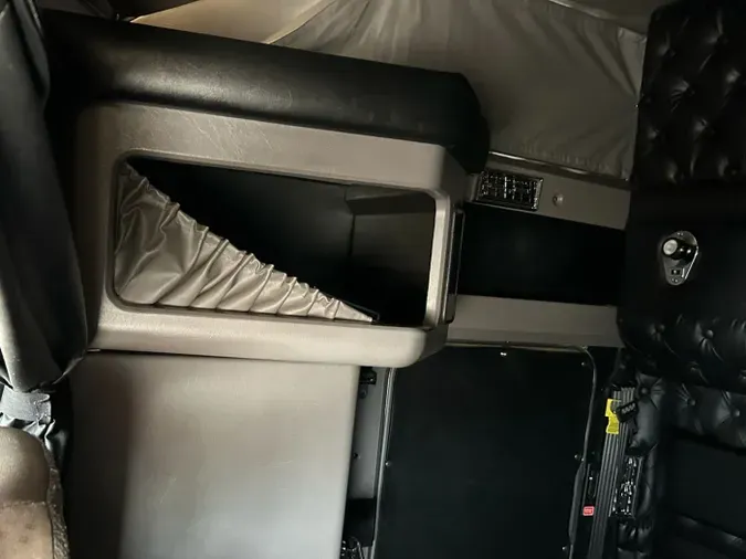 2021 Kenworth W900L