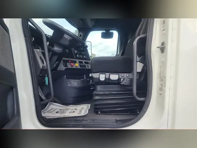 2020 FREIGHTLINER CA126