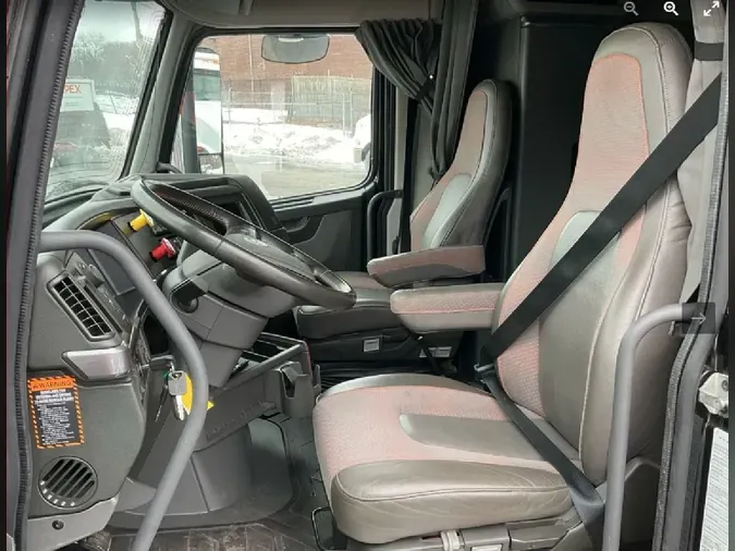 2025 VOLVO VNL64T7409dc8c1f896cd65c94d1d771b07d6fb33