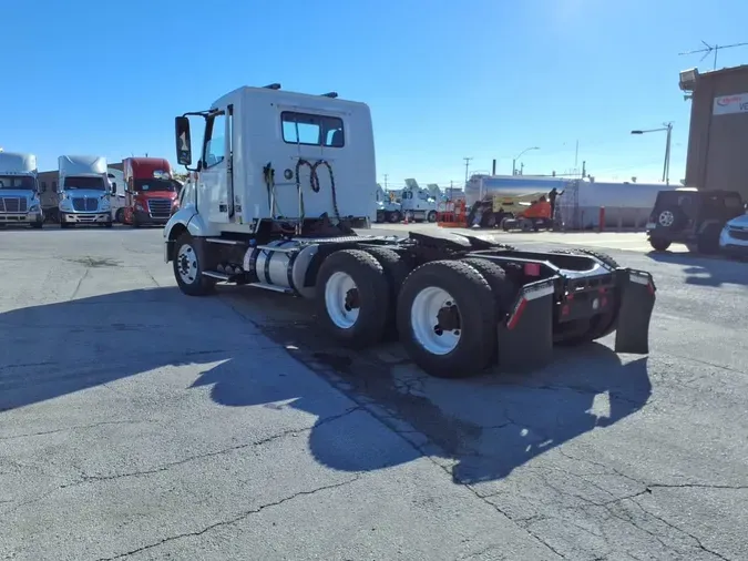 2019 VOLVO VNL64T-300