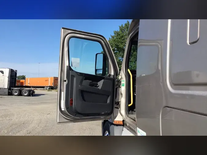 2023 Freightliner Cascadia 1269dca46463bf73a79275e47f05dfd483d