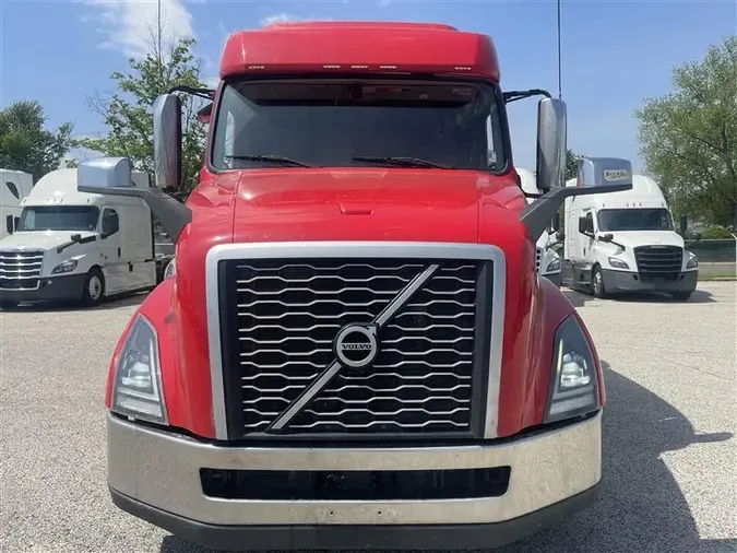 2021 VOLVO VNL740