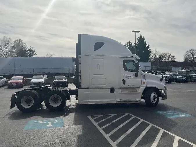 2018 Freightliner X12564ST