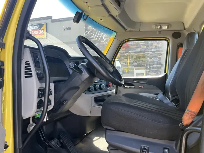 2023 Peterbilt 579