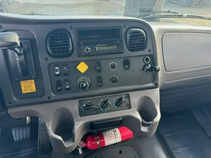 2017 FREIGHTLINER/MERCEDES M2 106
