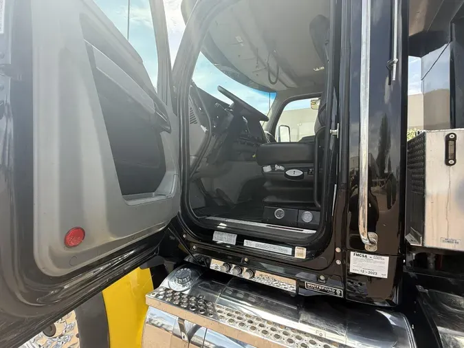 2022 Kenworth T880