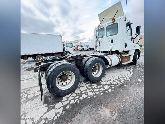 2016 FREIGHTLINER/MERCEDES CASCADIA 125