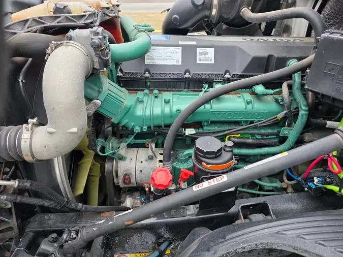 2019 VOLVO VNL42T 300