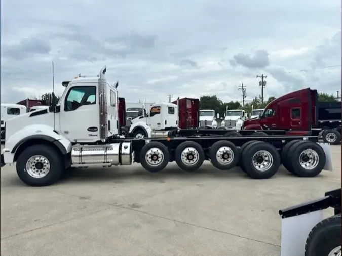 2025 Kenworth T880