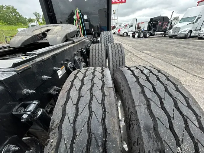 2025 Kenworth W9909ddecded88bd17fd54ff2ff0fba5c79b