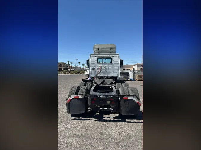 2019 VOLVO VNL64T-300