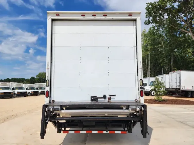 2014 FREIGHTLINER M2 106