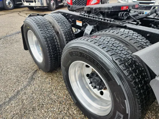 2021 FREIGHTLINER Cascadia 126