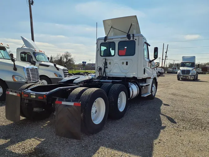 2019 FREIGHTLINER/MERCEDES CASCADIA