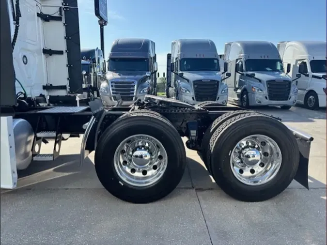 2023 Freightliner Cascadia 126