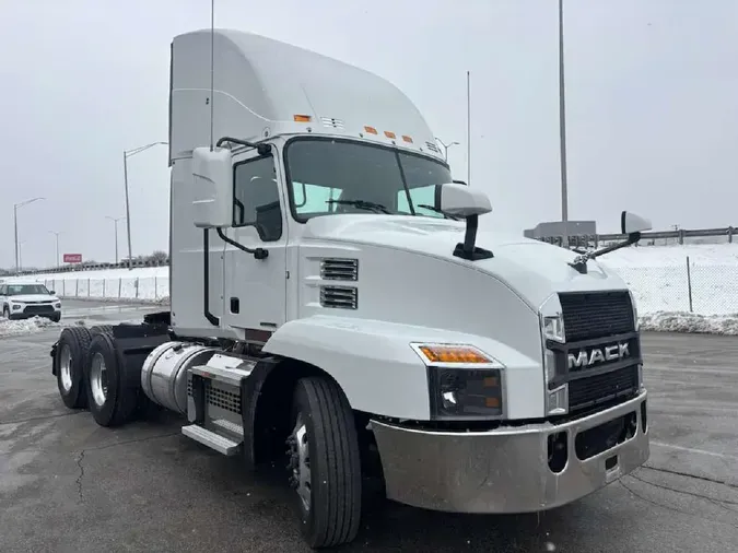 2022 MACK AN64T