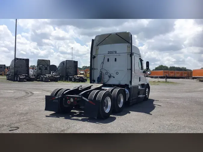 2021 Freightliner Cascadia 126