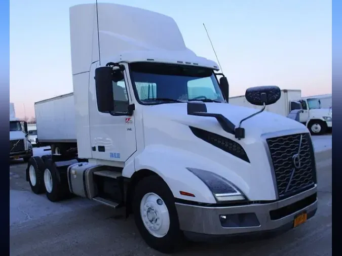 2020 VOLVO VNL64T300