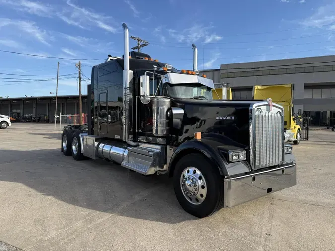 2023 Kenworth W900