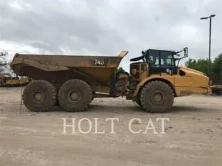 2019 Caterpillar 745