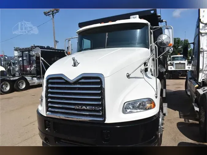 2017 MACK PINNACLE CXU613