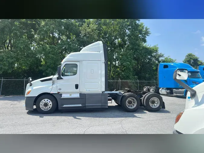 2020 Freightliner Cascadia 126