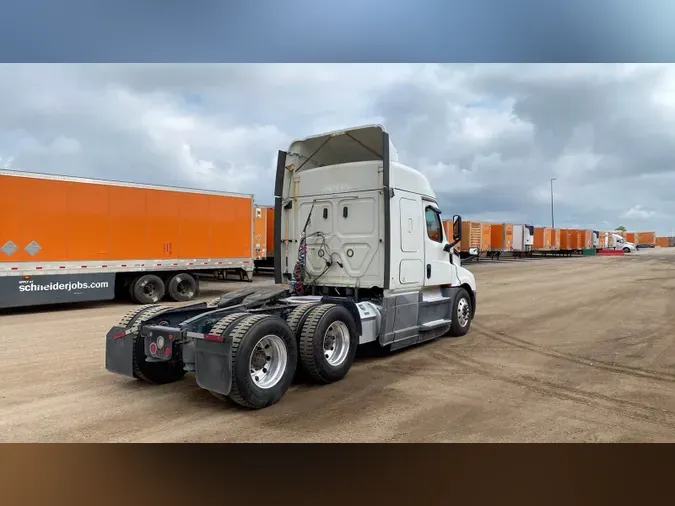 2020 Freightliner Cascadia 126