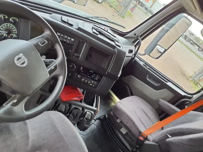 2020 VOLVO VNR64T-640