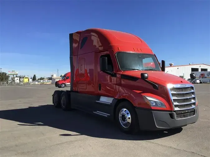 2021 FREIGHTLINER CA126