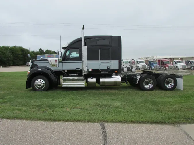 2023 Kenworth W990