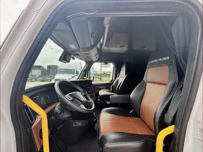 2023 Freightliner Cascadia 126