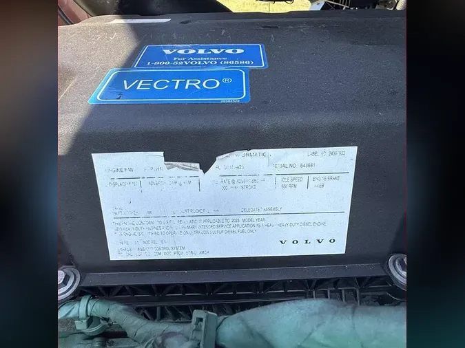 2023 VOLVO VNR64T300