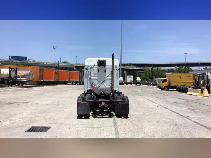 2022 Freightliner Cascadia 126