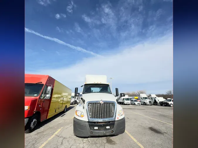 2018 NAVISTAR INTERNATIONAL LT625 DAYCAB T/A